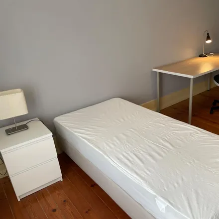 Rent this 8 bed room on Rua Carvalho Araújo 99 in 1900-140 Lisbon, Portugal