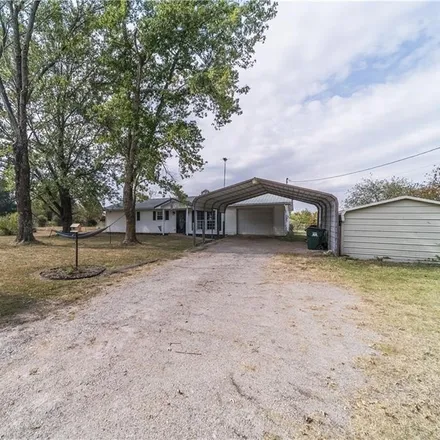 Buy this 4 bed house on 22598 Farm Road 1075 in Lawrence County, MO 65708