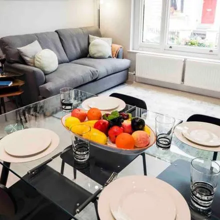 Image 3 - 40 Westbourne Grove, London, W2 4UH, United Kingdom - Apartment for rent