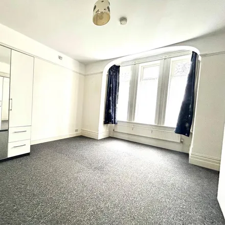 Image 2 - Richmond Road, Worthing, BN11 4AQ, United Kingdom - Apartment for rent