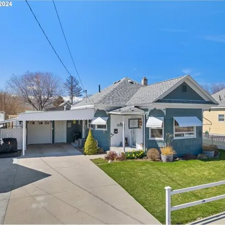 Buy this 3 bed house on 1413 Broadway Street in Baker City, OR 97814