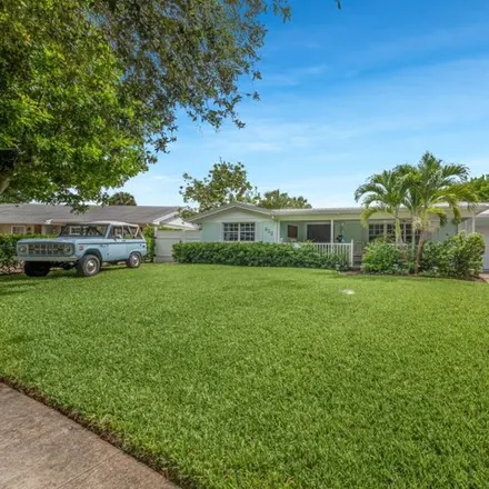 Rent this 4 bed house on 833 Fairhaven Drive in North Palm Beach, FL 33408