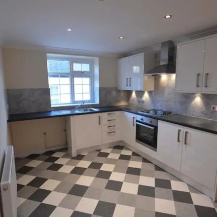 Image 3 - Castle Drive, Heswall, CH60 4RJ, United Kingdom - Townhouse for rent