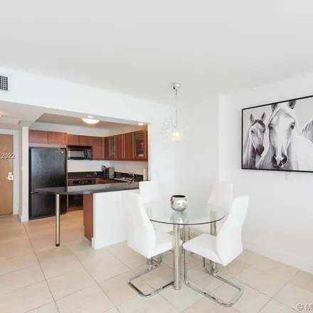 Image 5 - Collins Avenue & 23rd Street, Collins Avenue, Miami Beach, FL 33119, USA - Apartment for rent