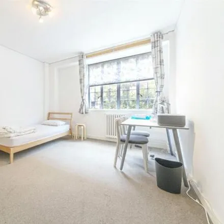 Image 2 - Russell Court, Woburn Place, London, WC1H 0LH, United Kingdom - Loft for sale