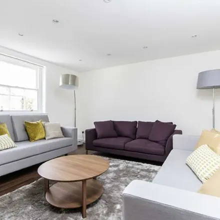 Rent this 4 bed apartment on Finchley Road in London, NW3 7BS