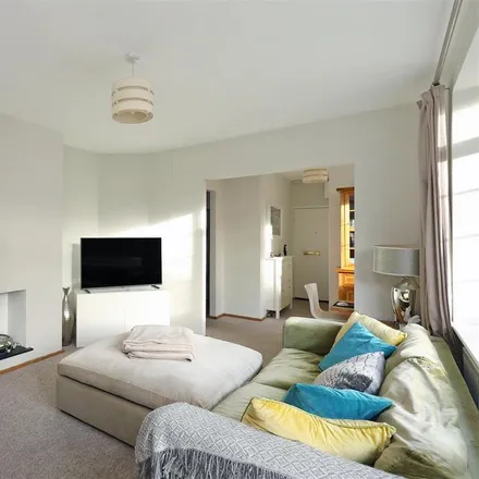 Rent this 3 bed apartment on unnamed road in London, SW19 5LN