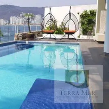 Rent this 4 bed house on Cerrada Caracol in Playa Guitarrón, 39300 Acapulco