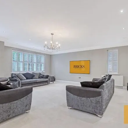 Image 5 - Chigwell Heights, 212 Manor Road, Chigwell, IG7 4FB, United Kingdom - Apartment for rent