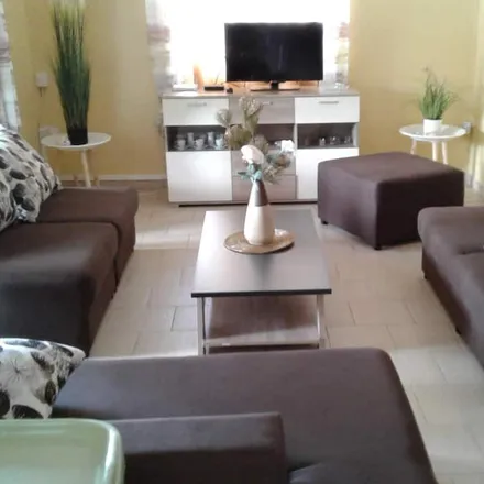 Rent this 3 bed house on Pereybere 30546