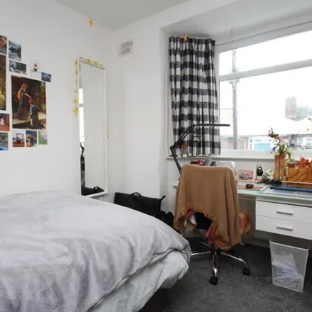 Image 3 - 10 Shanklin Drive, Bristol, BS34 7EL, United Kingdom - Apartment for rent