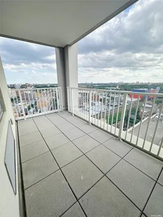 Image 8 - 40-22 College Point Boulevard, New York, NY 11354, USA - Condo for sale