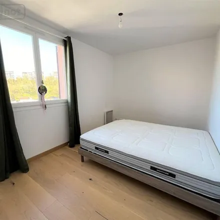 Rent this 5 bed apartment on 6 Rue des Authieux in 27000 Évreux, France