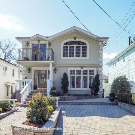 Buy this 6 bed house on 1394 Victory Boulevard in New York, NY 10301