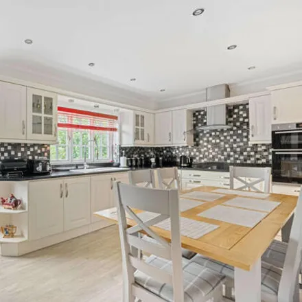 Image 7 - Becketts Close, London, DA5 2LF, United Kingdom - House for sale