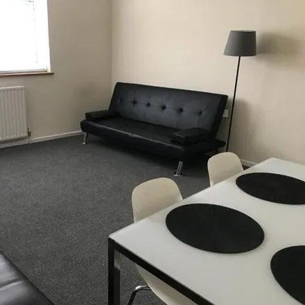 Image 3 - Charcoal Grill, 121 Albert Road, Portsmouth, PO5 2SQ, United Kingdom - Apartment for rent