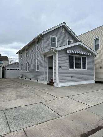 Rent this 3 bed house on 294 North Vendome Avenue in Margate City, Atlantic County