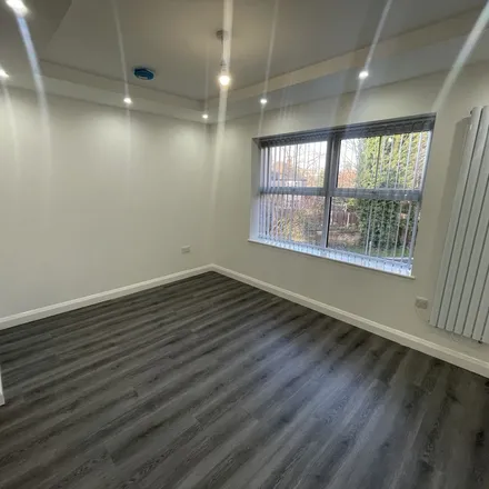 Image 1 - Didsbury, Wilmslow Road / opposite Belfield Road, Wilmslow Road, Manchester, M20 3QW, United Kingdom - Apartment for rent