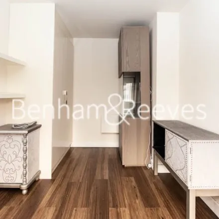 Image 5 - Croft House, Boulevard Drive, London, NW9 5HF, United Kingdom - Apartment for rent