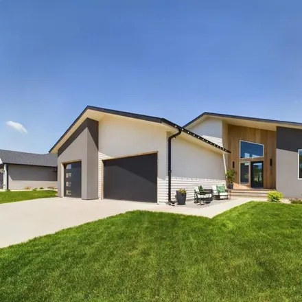 Buy this 5 bed house on 1006 South Torrey Pine Lane in Sioux Falls, SD 57110