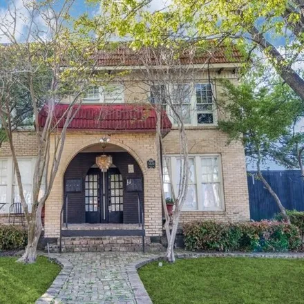 Buy this studio house on 5820 Reiger Avenue in Dallas, TX 75214