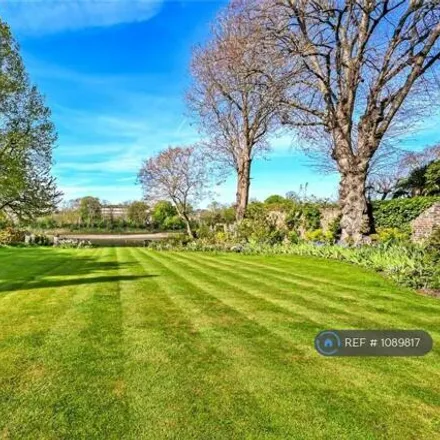 Image 3 - Grove Park Road, Strand-on-the-Green, London, W4 3SA, United Kingdom - Apartment for rent