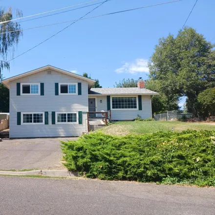 Buy this 3 bed house on 2218 Angle Street in Klamath Falls, OR 97601