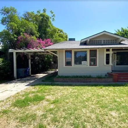 Rent this 2 bed house on 920 W 19th St