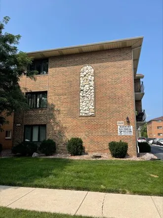 Rent this 2 bed condo on 10652 Parkside Avenue in Chicago Ridge, IL 60415