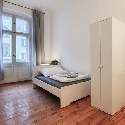 Rent this 3 bed room on Nordkapstraße 4 in 10439 Berlin, Germany