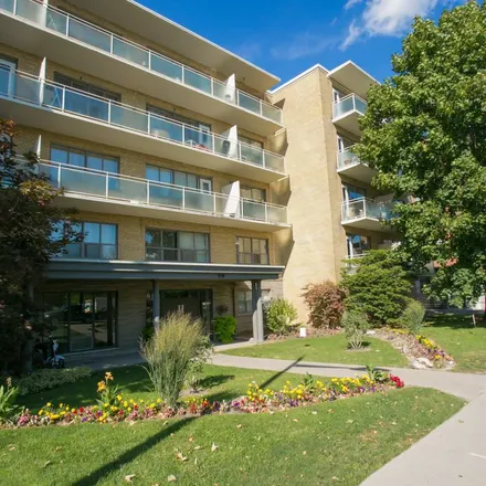 Rent this 3 bed apartment on 276 St. Clair Avenue West in Old Toronto, ON M4V 1R8
