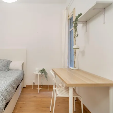 Rent this 4 bed room on Plateas in Carrer de Còrsega, 373