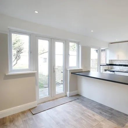 Image 3 - Claremont Close, West End, KT12 4RN, United Kingdom - Duplex for rent