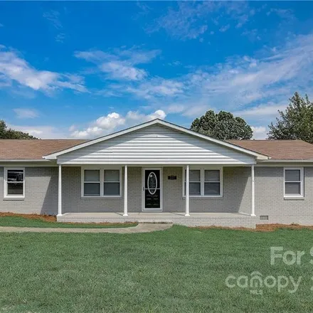 Buy this 3 bed house on 220 Quail Drive in Gaston County, NC 28034