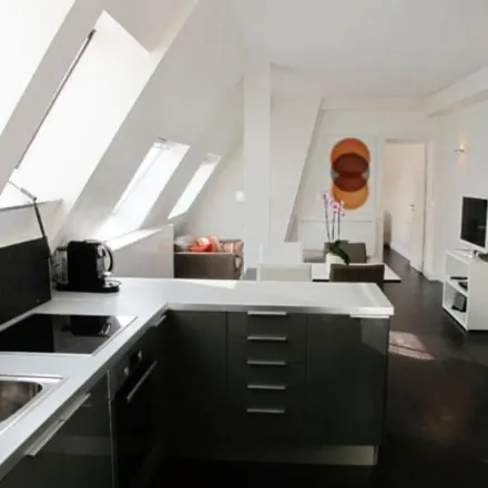 Image 5 - 6 Passage Saint-Philippe du Roule, 75008 Paris, France - Apartment for rent