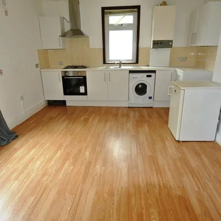Image 3 - St Peters Gardens, Ladywell Road, London, SE13 7UW, United Kingdom - Apartment for rent
