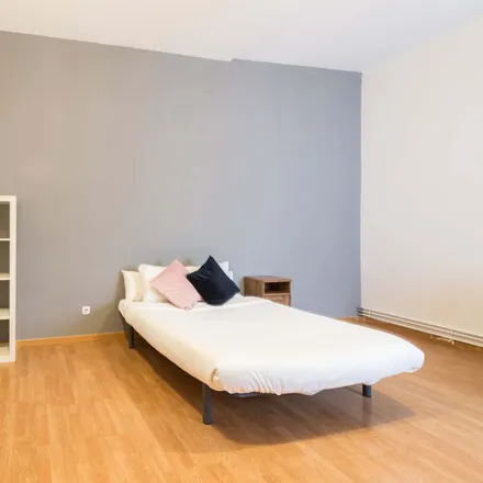 Rent this 8 bed room on Calle de Fuencarral in 41, 28004 Madrid