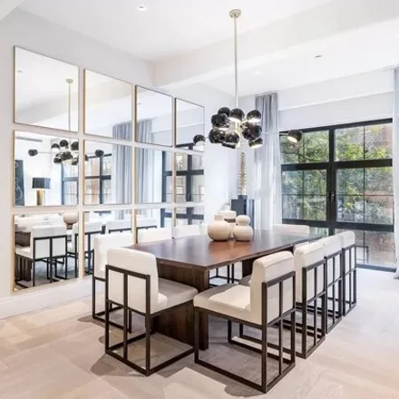 Image 2 - 327 East 84th Street, New York, NY 10028, USA - Townhouse for sale