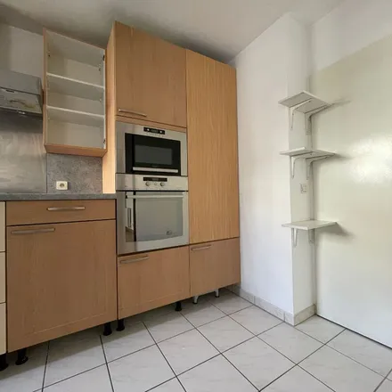 Rent this 3 bed apartment on 139 Rue Louis Lherault in 95100 Argenteuil, France