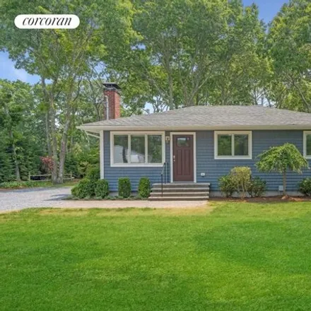 Rent this 3 bed house on 11 Bayview Drive in Southampton, Hampton Bays