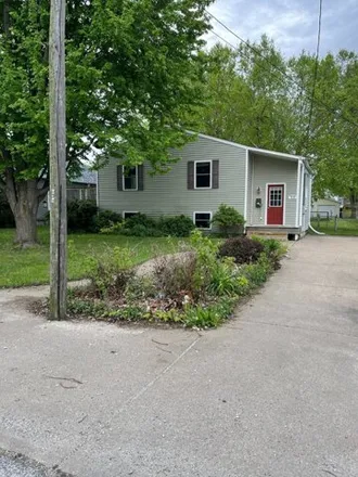 Image 1 - 913 West Boston Avenue, Monmouth, IL 61462, USA - House for sale