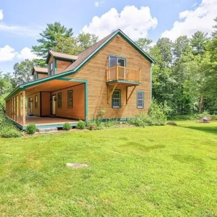 Buy this 4 bed house on 405 Brooklyn Road in Pomfret, CT 06259