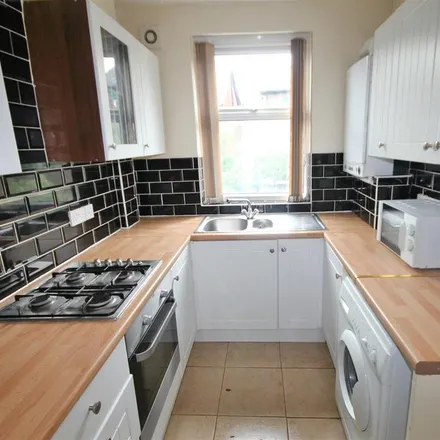 Image 2 - South View Crescent, Sheffield, S7 1DH, United Kingdom - Townhouse for rent