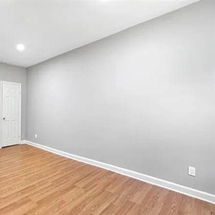 Image 4 - 246 Clendenny Avenue, Jersey City, NJ 07304, USA - House for rent