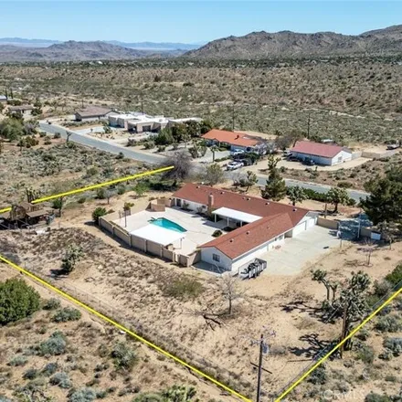 Image 2 - 9030 Hermosa Avenue, Yucca Valley, CA 92284, USA - House for sale