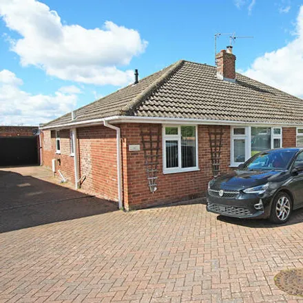 Buy this 2 bed duplex on Folly Drive in Highworth, SN6 7JR