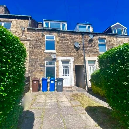 Rent this 4 bed townhouse on School Road in Sheffield, S10 1GN