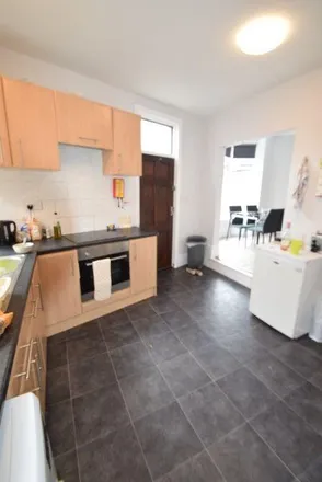 Image 3 - Everton Road, Sheffield, S11 8RY, United Kingdom - Townhouse for rent