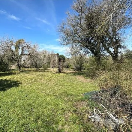 Image 3 - 710 West Springer Street, Beeville, TX 78102, USA - House for sale