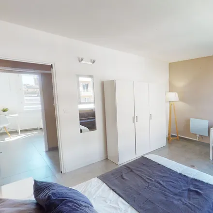 Rent this 4 bed room on 27 Bis Rue Lakanal